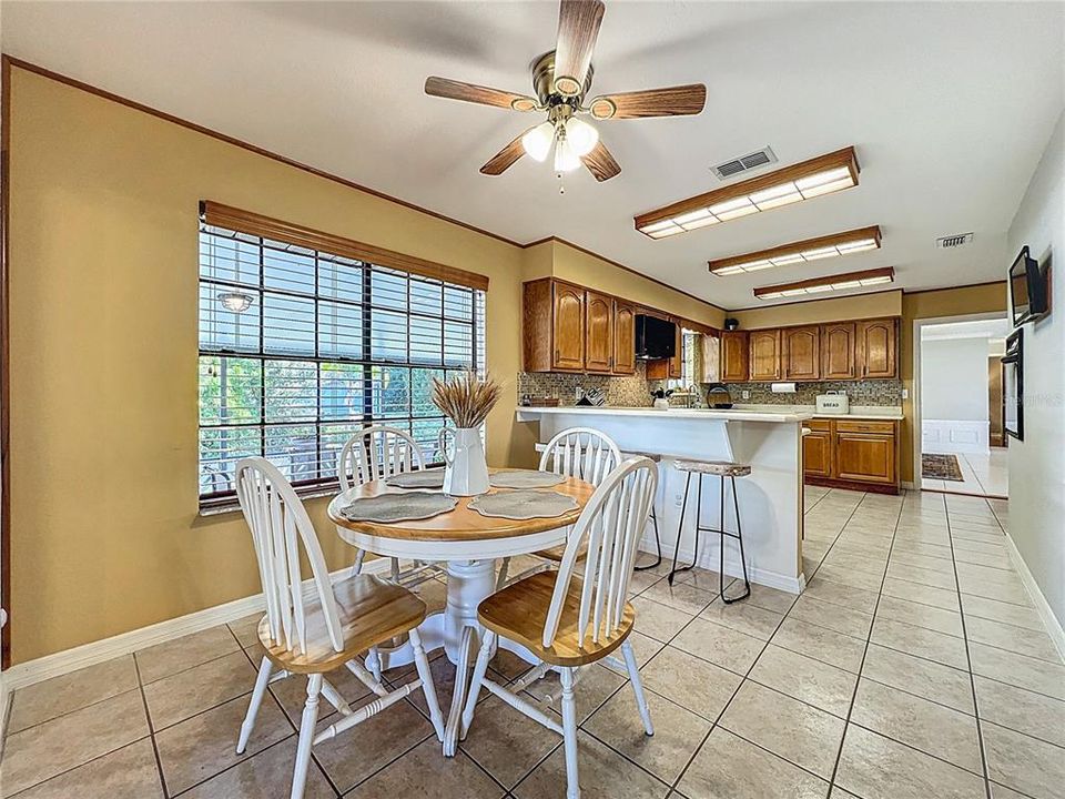 待售: $389,000 (4 贝兹, 2 浴室, 2856 平方英尺)