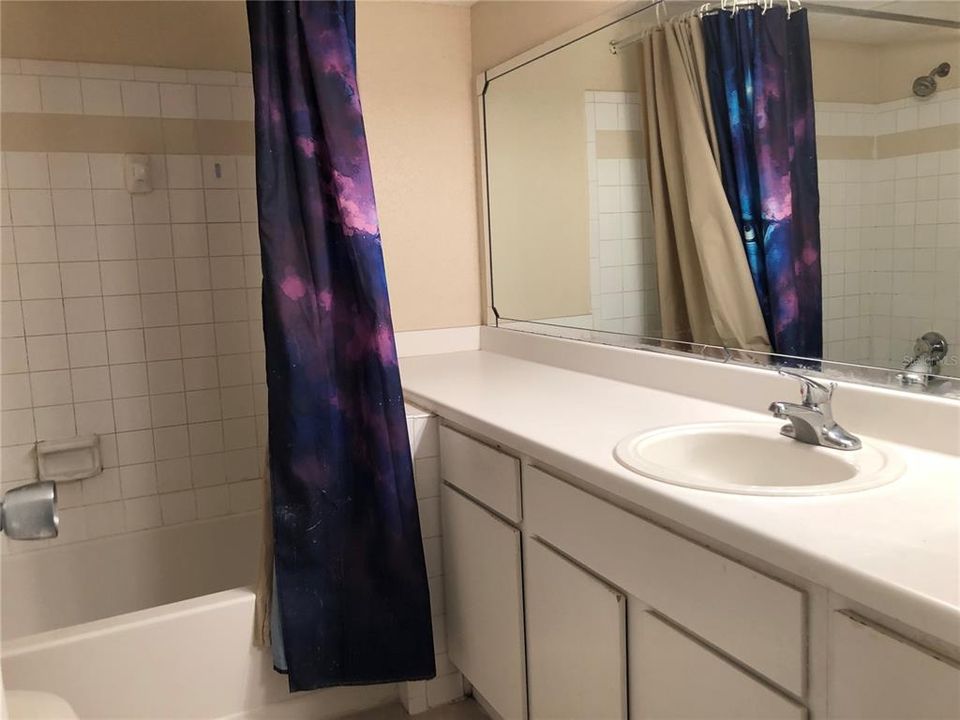 合同活跃: $105,000 (1 贝兹, 1 浴室, 525 平方英尺)