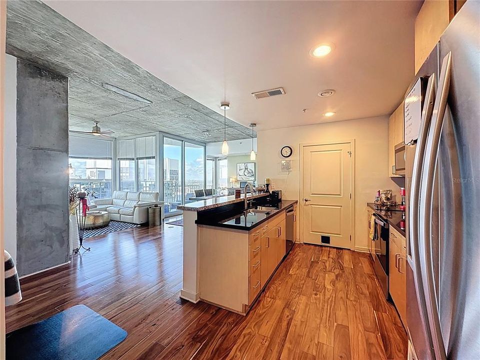 For Sale: $389,000 (2 beds, 2 baths, 1261 Square Feet)