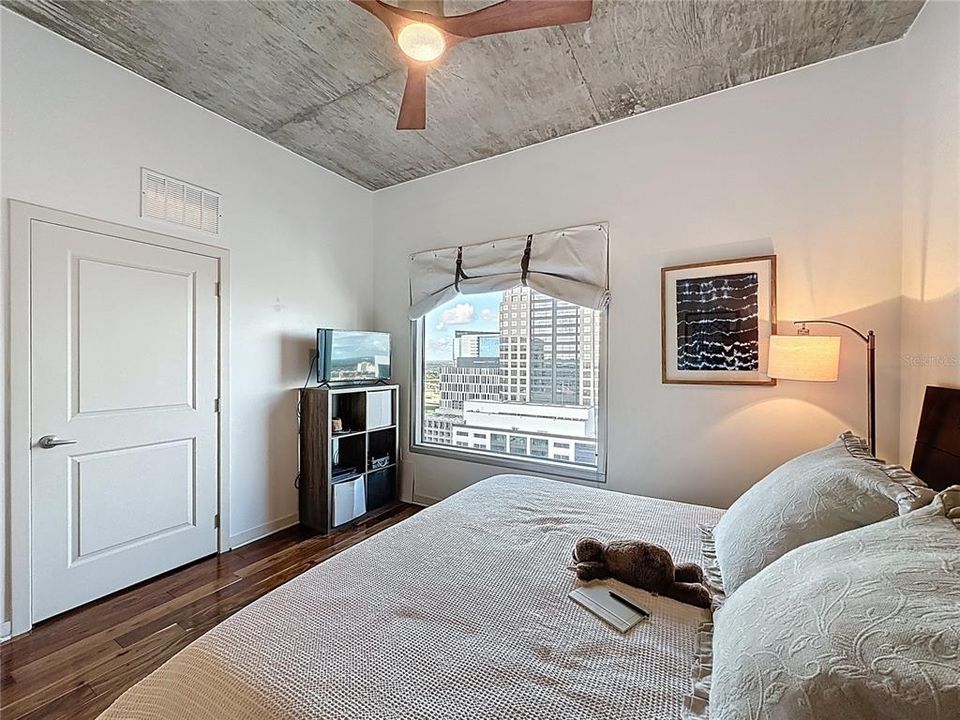 For Sale: $389,000 (2 beds, 2 baths, 1261 Square Feet)