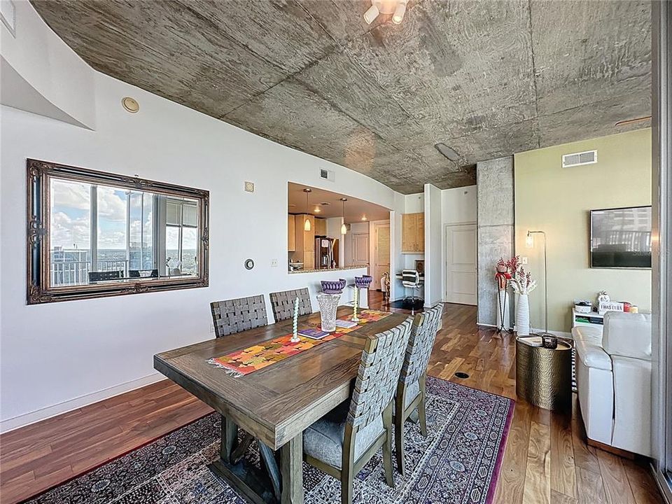 For Sale: $389,000 (2 beds, 2 baths, 1261 Square Feet)