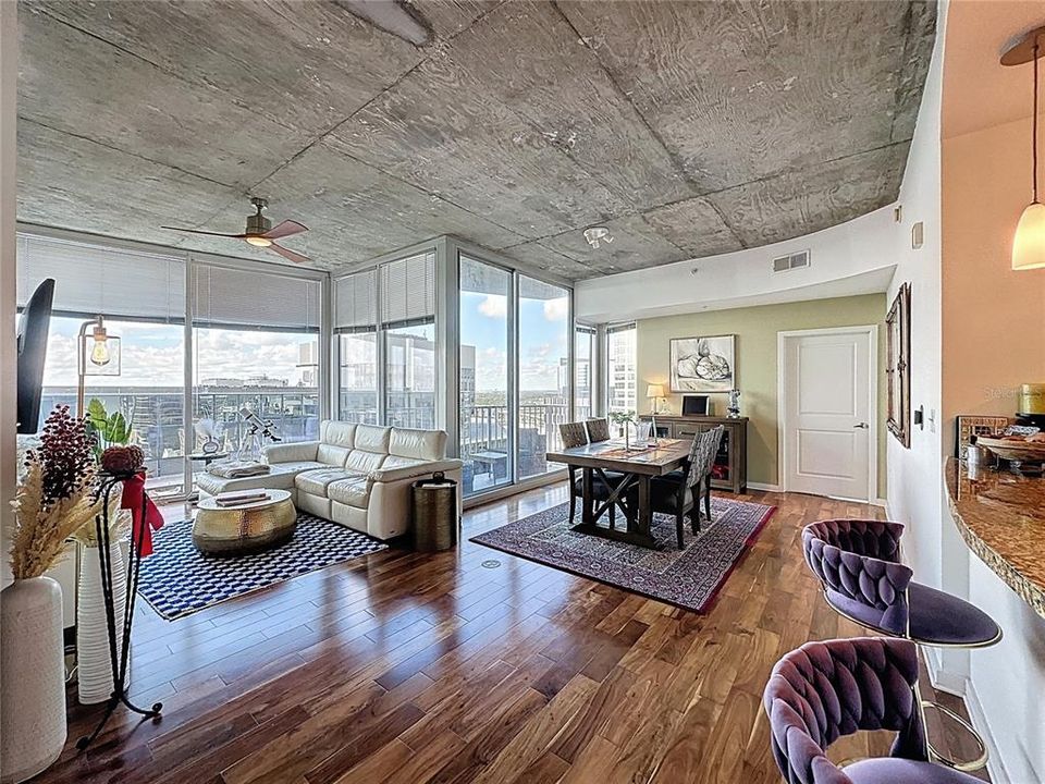 For Sale: $389,000 (2 beds, 2 baths, 1261 Square Feet)