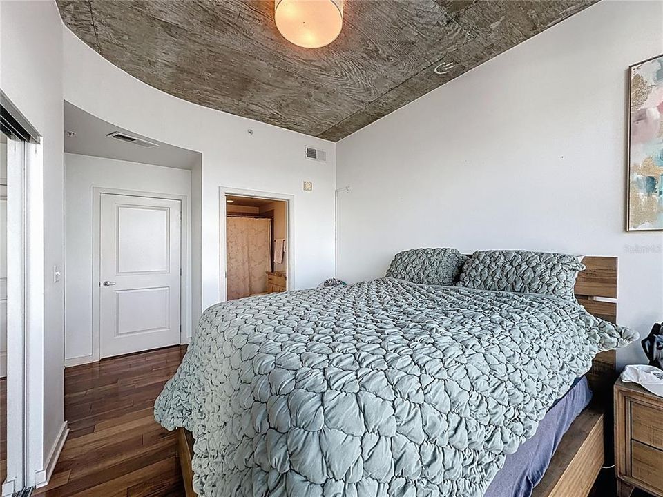 For Sale: $389,000 (2 beds, 2 baths, 1261 Square Feet)