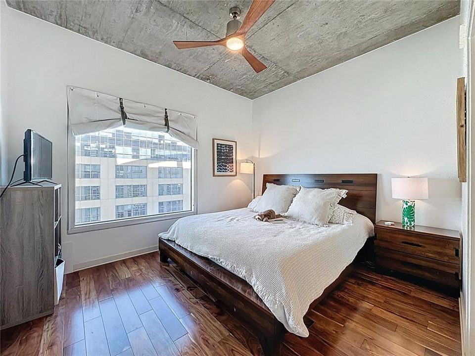 For Sale: $389,000 (2 beds, 2 baths, 1261 Square Feet)