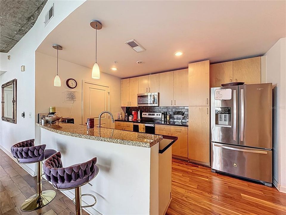 For Sale: $389,000 (2 beds, 2 baths, 1261 Square Feet)