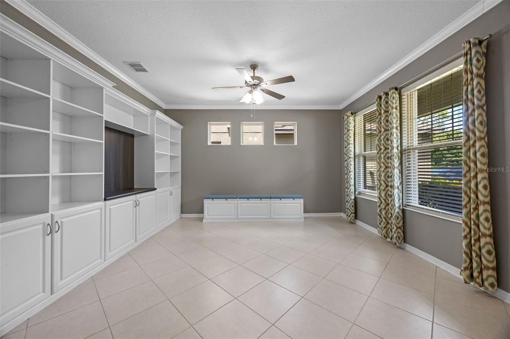 Activo con contrato: $579,900 (4 camas, 3 baños, 3384 Pies cuadrados)