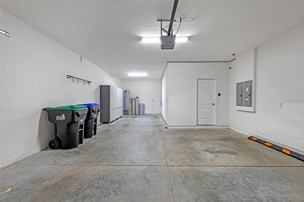 Activo con contrato: $579,900 (4 camas, 3 baños, 3384 Pies cuadrados)