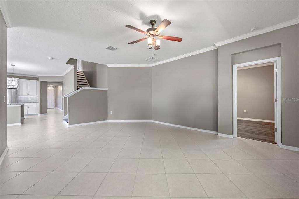 Activo con contrato: $579,900 (4 camas, 3 baños, 3384 Pies cuadrados)