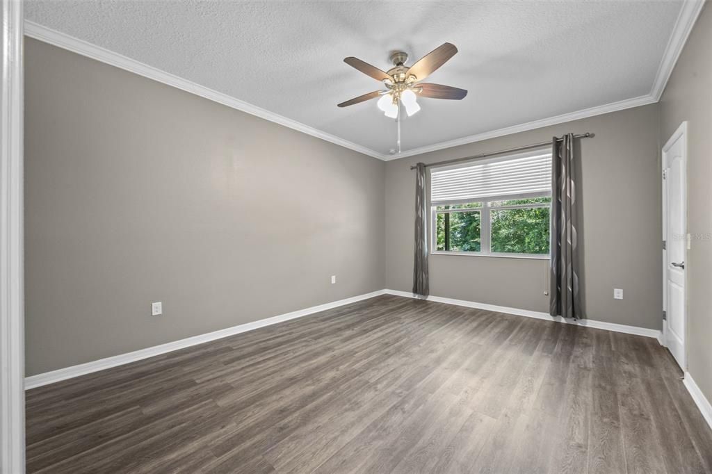 Activo con contrato: $579,900 (4 camas, 3 baños, 3384 Pies cuadrados)