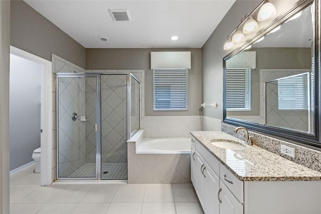 Activo con contrato: $579,900 (4 camas, 3 baños, 3384 Pies cuadrados)