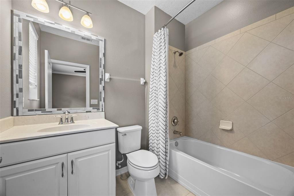 Activo con contrato: $579,900 (4 camas, 3 baños, 3384 Pies cuadrados)