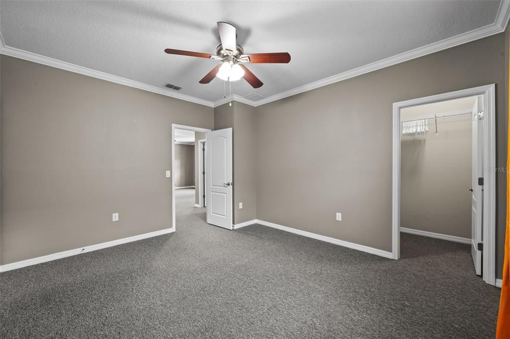 Activo con contrato: $579,900 (4 camas, 3 baños, 3384 Pies cuadrados)