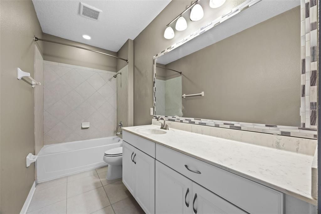 Activo con contrato: $579,900 (4 camas, 3 baños, 3384 Pies cuadrados)