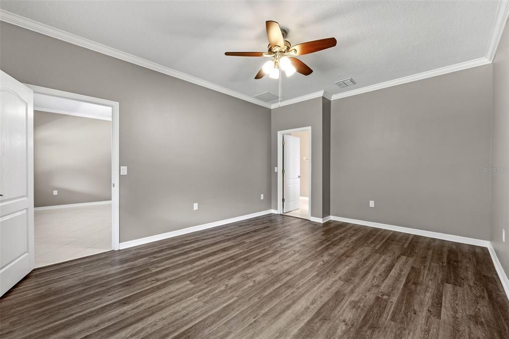 Activo con contrato: $579,900 (4 camas, 3 baños, 3384 Pies cuadrados)