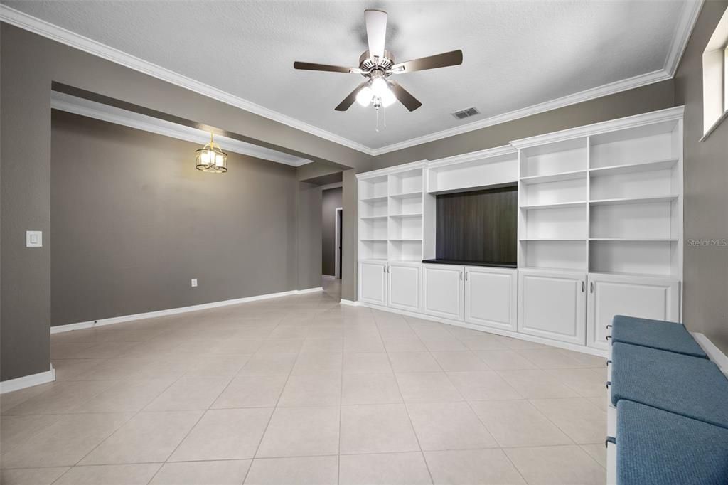 Activo con contrato: $579,900 (4 camas, 3 baños, 3384 Pies cuadrados)