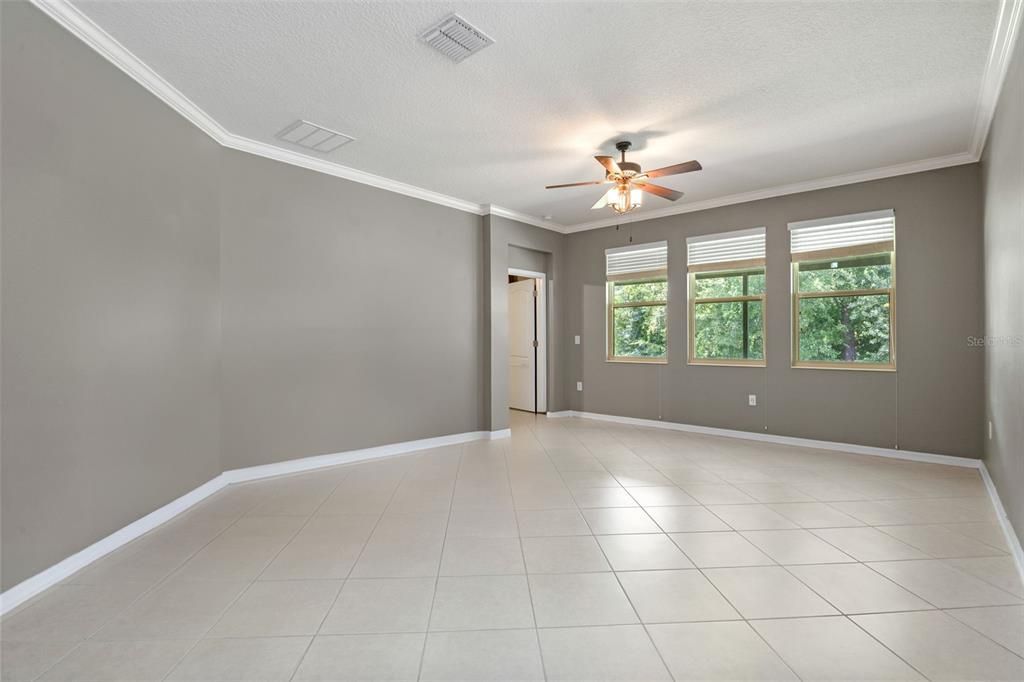 Activo con contrato: $579,900 (4 camas, 3 baños, 3384 Pies cuadrados)