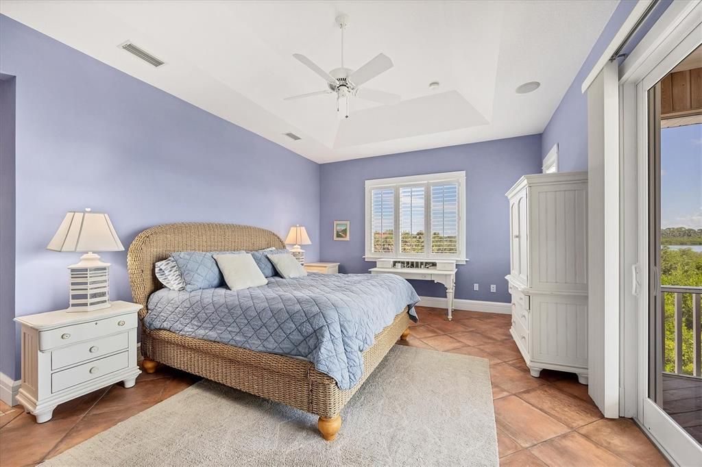 На продажу: $2,400,000 (3 спален, 3 ванн, 2565 Квадратных фут)