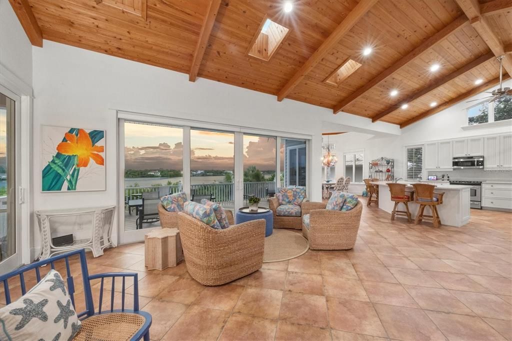 На продажу: $2,400,000 (3 спален, 3 ванн, 2565 Квадратных фут)