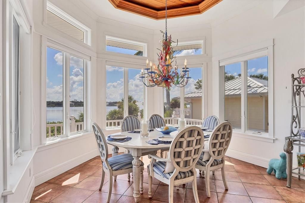 На продажу: $2,400,000 (3 спален, 3 ванн, 2565 Квадратных фут)