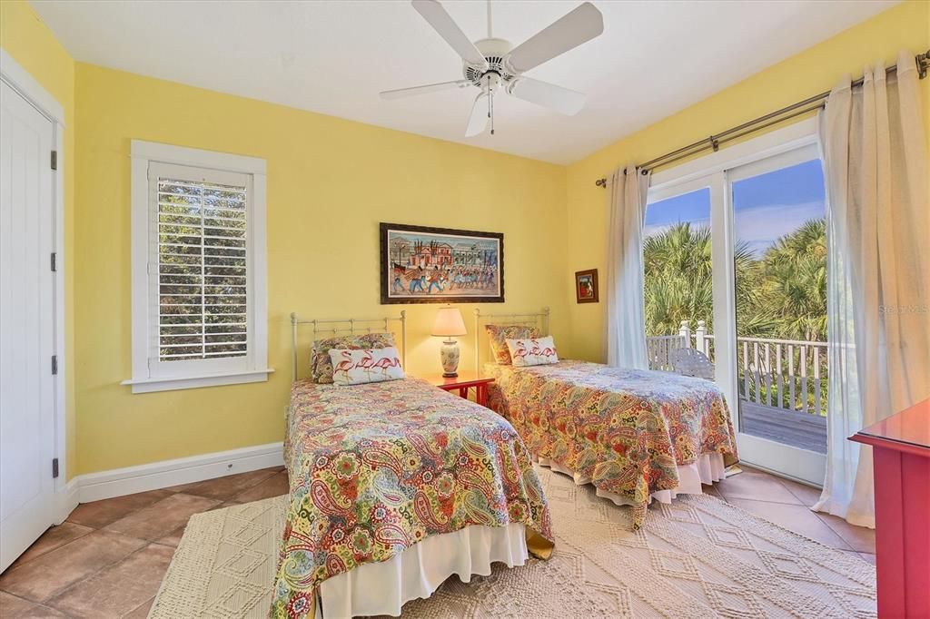 На продажу: $2,400,000 (3 спален, 3 ванн, 2565 Квадратных фут)