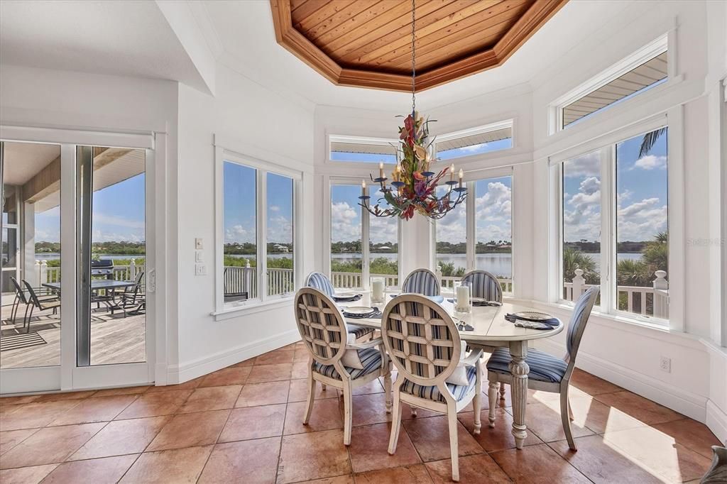 На продажу: $2,400,000 (3 спален, 3 ванн, 2565 Квадратных фут)