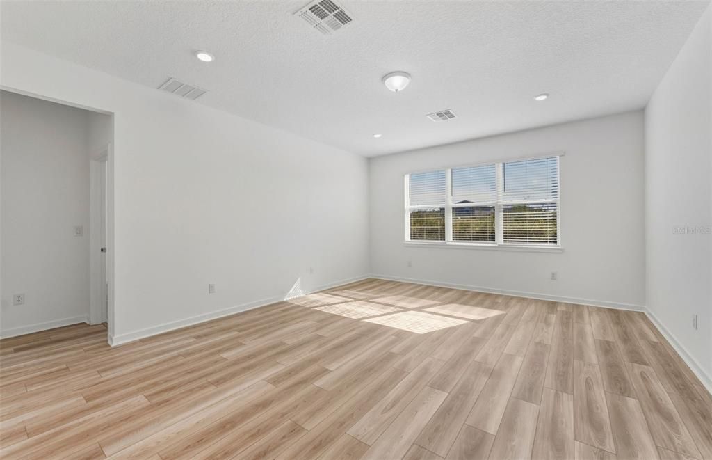 Active With Contract: $436,340 (4 beds, 2 baths, 1850 Square Feet)