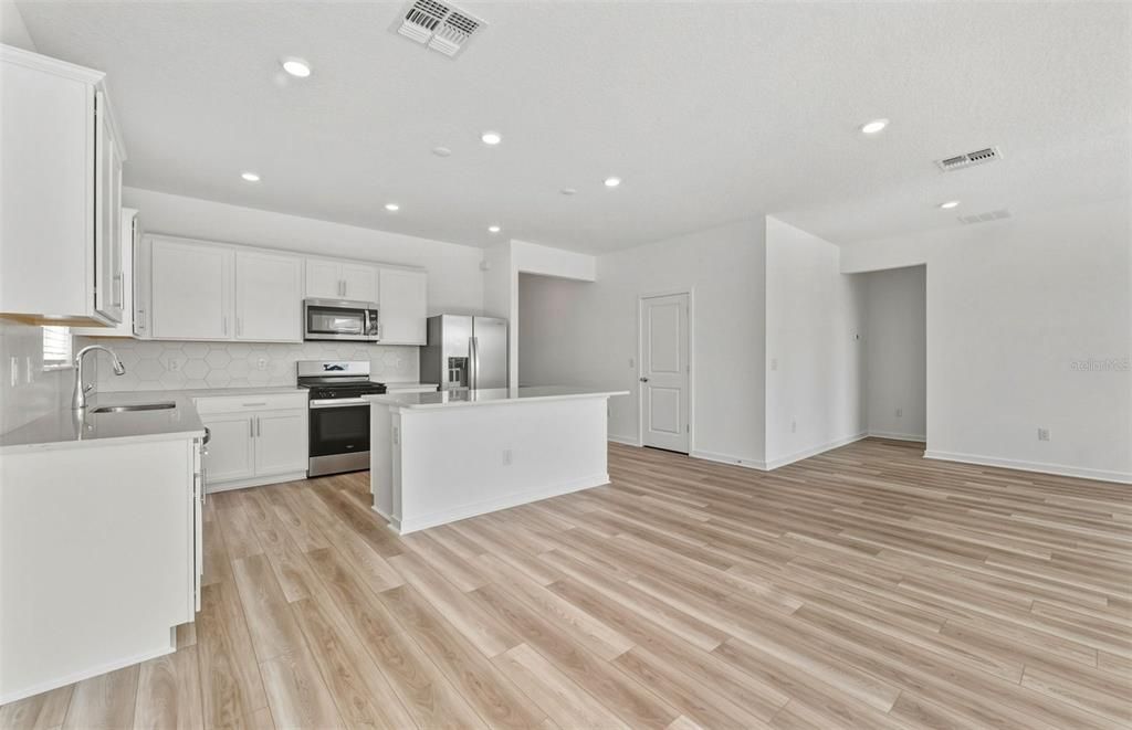 Active With Contract: $436,340 (4 beds, 2 baths, 1850 Square Feet)