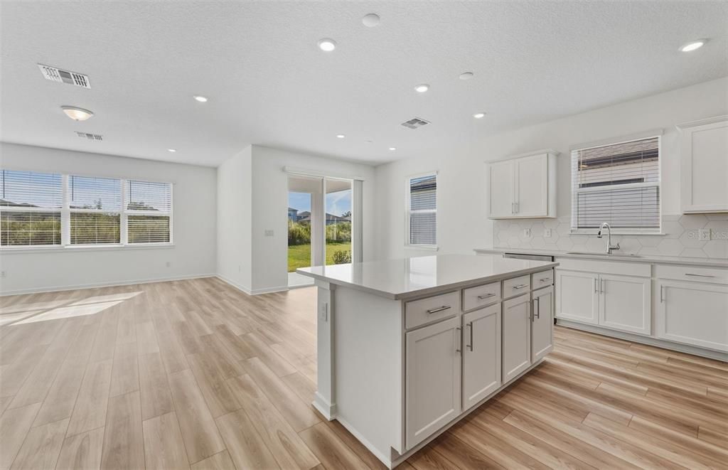 Active With Contract: $436,340 (4 beds, 2 baths, 1850 Square Feet)