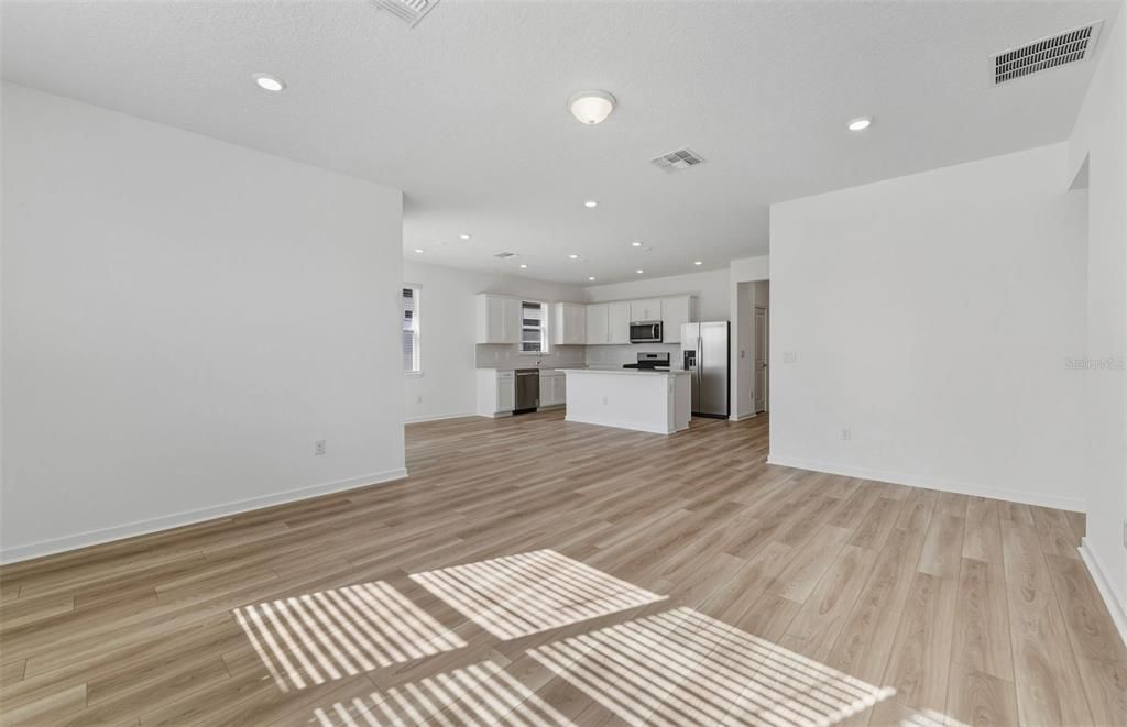 Active With Contract: $436,340 (4 beds, 2 baths, 1850 Square Feet)