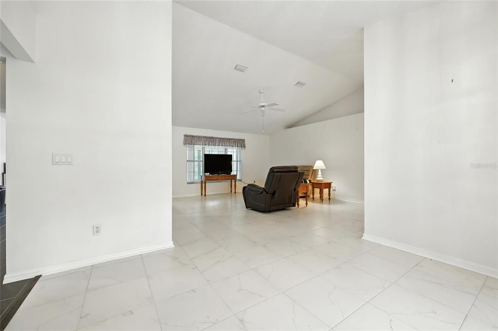 Activo con contrato: $280,000 (3 camas, 2 baños, 1755 Pies cuadrados)