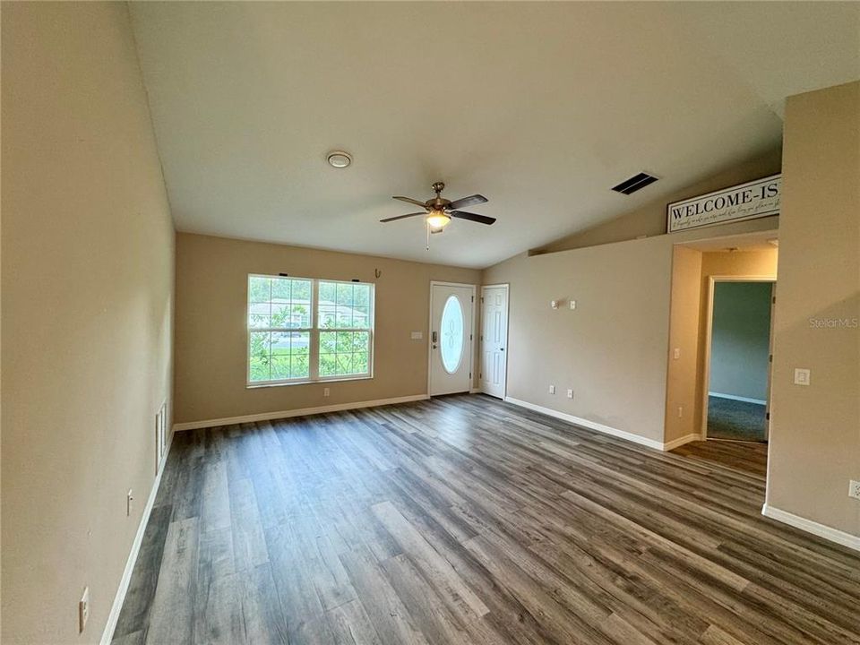 For Sale: $232,000 (3 beds, 2 baths, 1464 Square Feet)