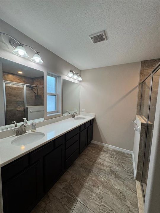 For Sale: $232,000 (3 beds, 2 baths, 1464 Square Feet)