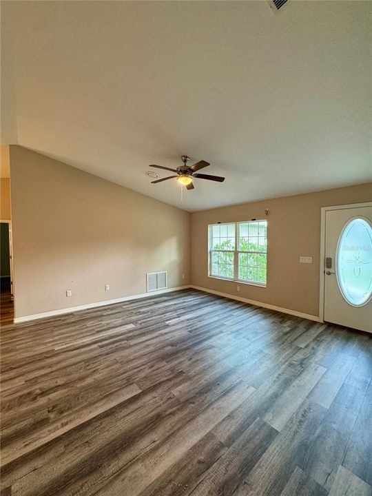 For Sale: $232,000 (3 beds, 2 baths, 1464 Square Feet)