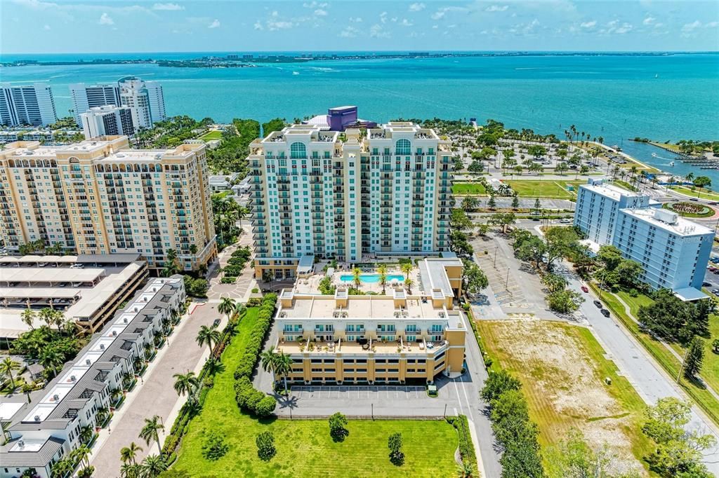 На продажу: $629,000 (2 спален, 2 ванн, 1323 Квадратных фут)