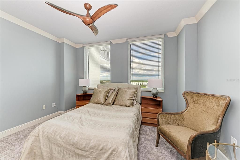 На продажу: $629,000 (2 спален, 2 ванн, 1323 Квадратных фут)