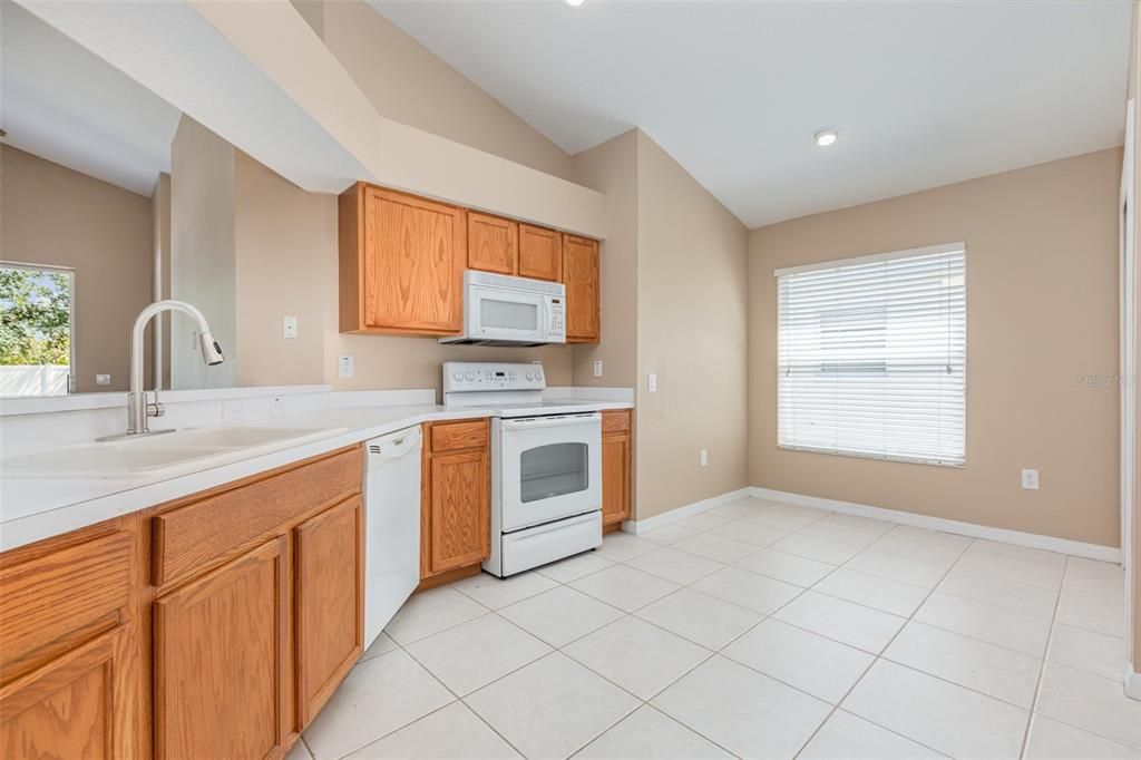 Activo con contrato: $307,500 (4 camas, 3 baños, 1780 Pies cuadrados)