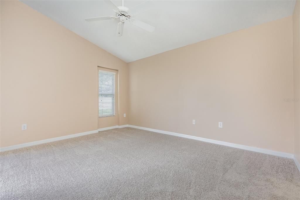 Activo con contrato: $307,500 (4 camas, 3 baños, 1780 Pies cuadrados)