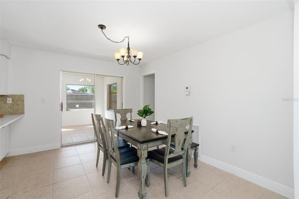 Под контрактом: $239,000 (3 спален, 2 ванн, 1748 Квадратных фут)