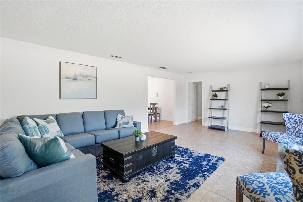 Под контрактом: $239,000 (3 спален, 2 ванн, 1748 Квадратных фут)