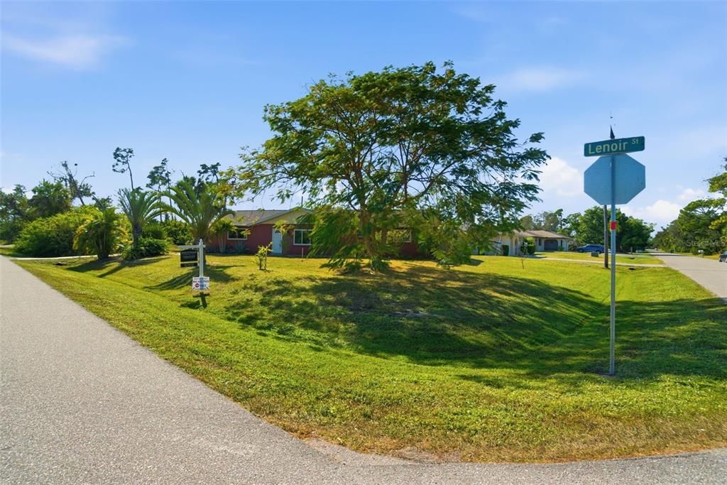 Под контрактом: $239,000 (3 спален, 2 ванн, 1748 Квадратных фут)