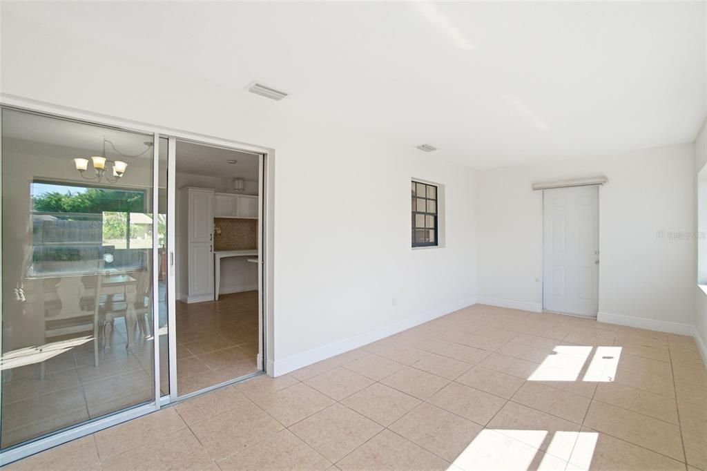 Под контрактом: $239,000 (3 спален, 2 ванн, 1748 Квадратных фут)