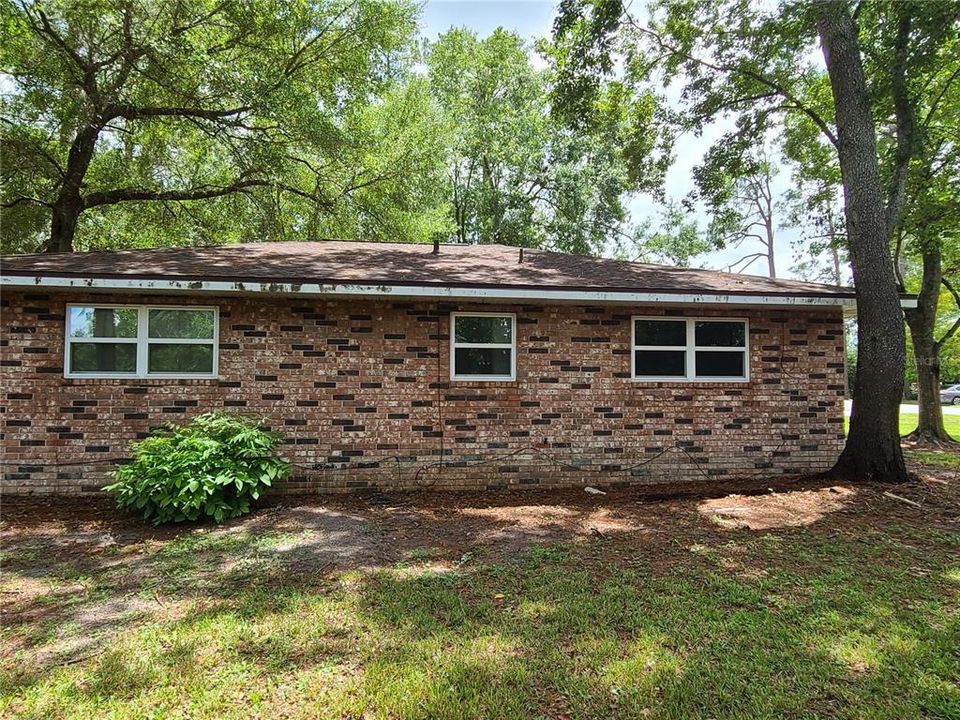 待售: $299,900 (3 贝兹, 2 浴室, 2498 平方英尺)