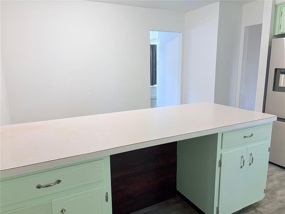 На продажу: $299,900 (3 спален, 2 ванн, 2498 Квадратных фут)