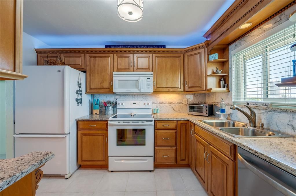 合同活跃: $330,000 (3 贝兹, 2 浴室, 1495 平方英尺)