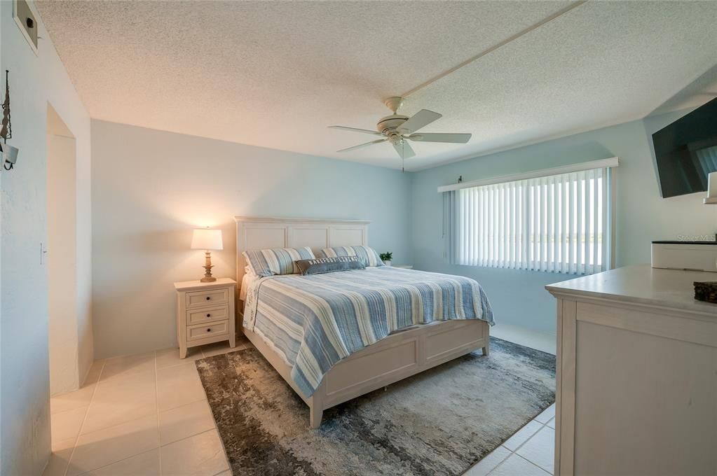 合同活跃: $330,000 (3 贝兹, 2 浴室, 1495 平方英尺)