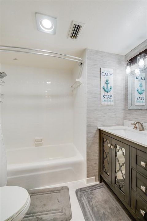 合同活跃: $330,000 (3 贝兹, 2 浴室, 1495 平方英尺)