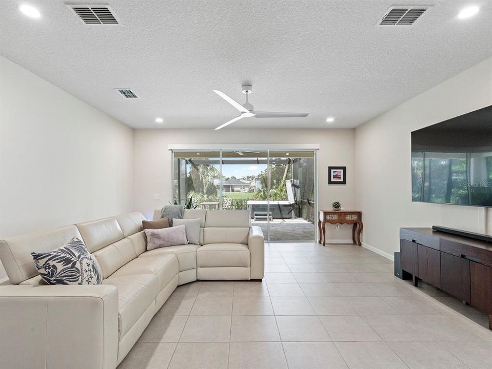 En Venta: $649,000 (3 camas, 2 baños, 2866 Pies cuadrados)