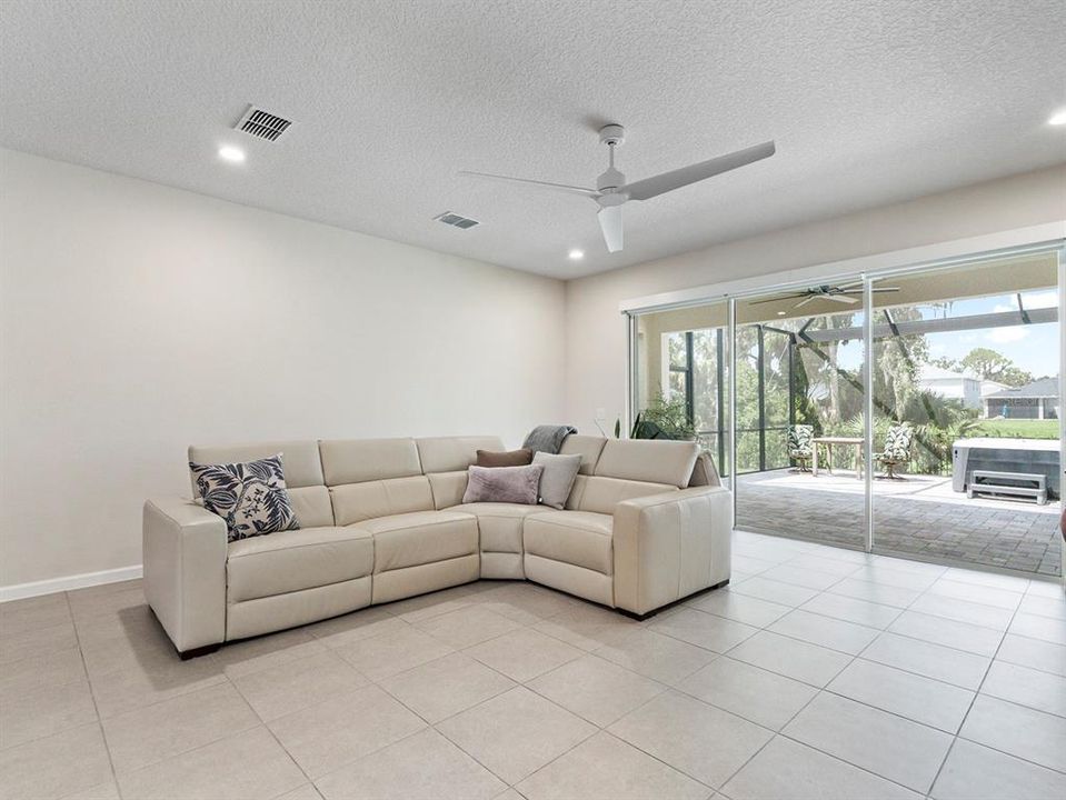 En Venta: $649,000 (3 camas, 2 baños, 2866 Pies cuadrados)