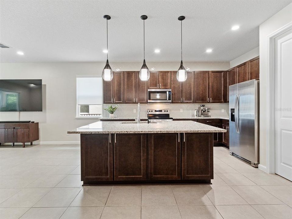 En Venta: $649,000 (3 camas, 2 baños, 2866 Pies cuadrados)