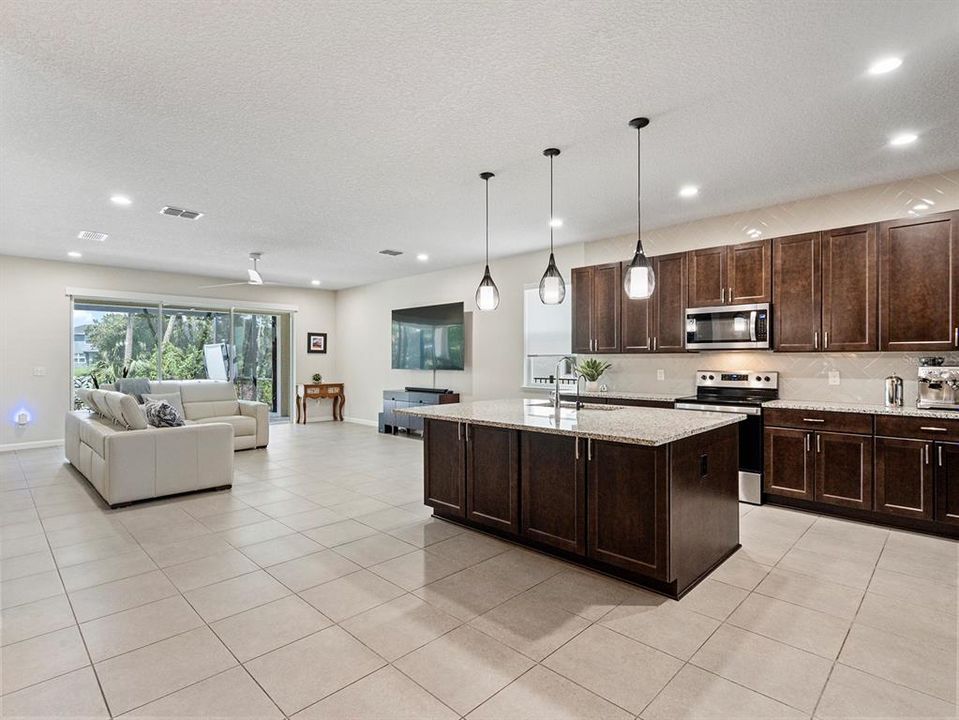 En Venta: $649,000 (3 camas, 2 baños, 2866 Pies cuadrados)